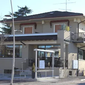 Margherita Meublè , Sirmione Italia